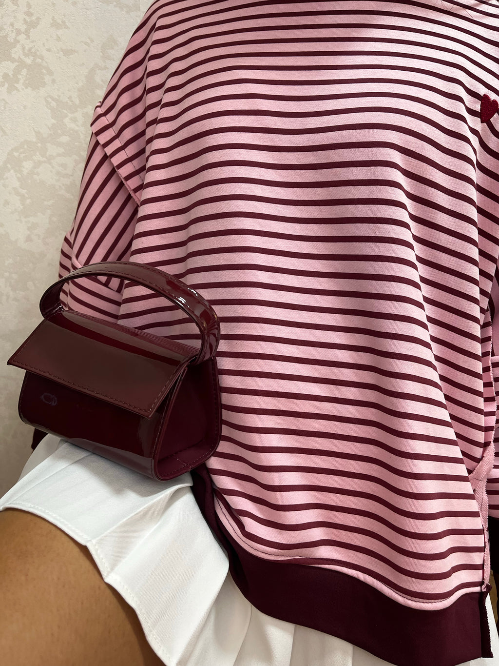 Mini bauletto in vernice bordeaux con manico