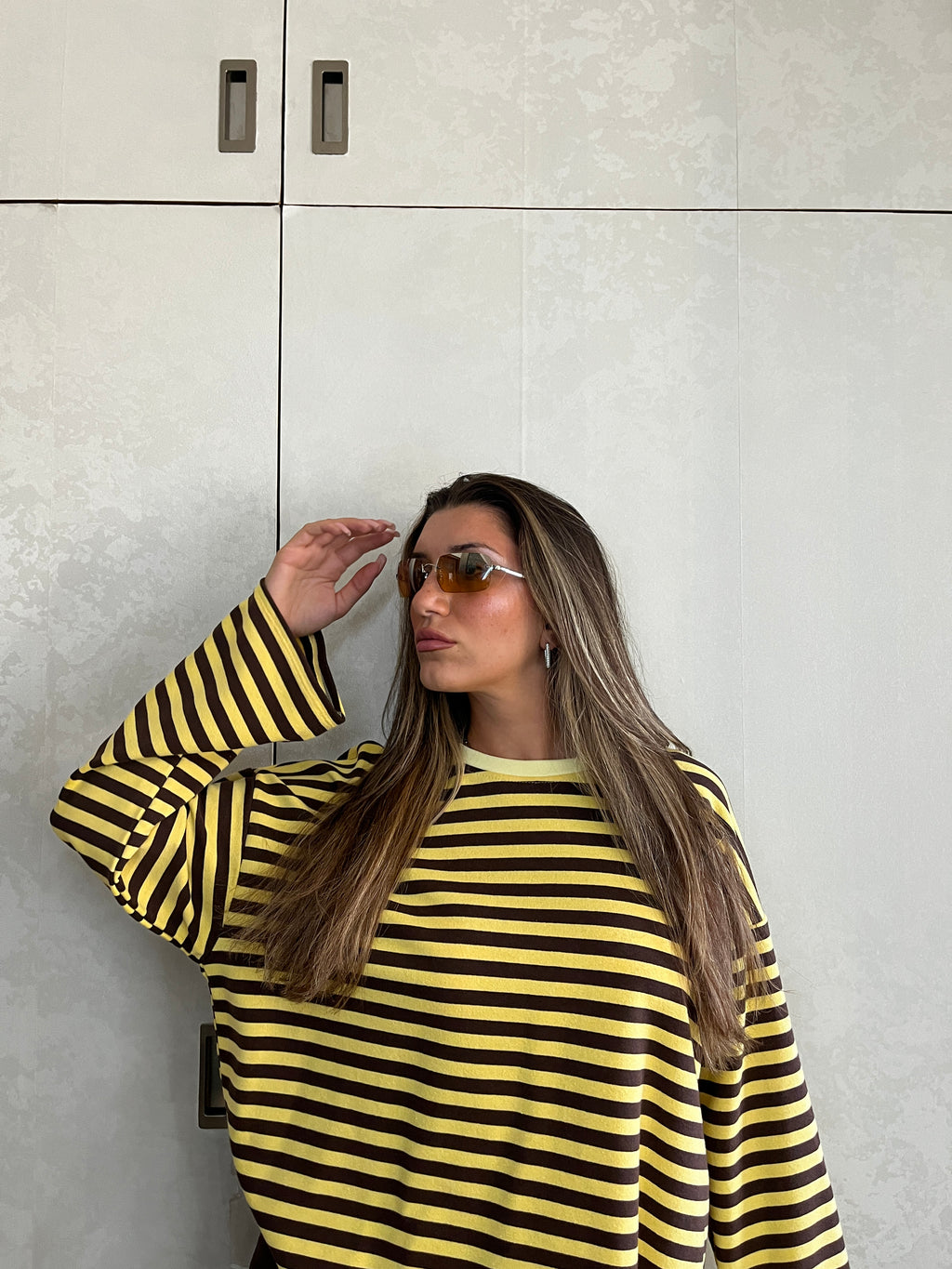 Maglia manica lunga garzata a righe marroni e gialle oversize