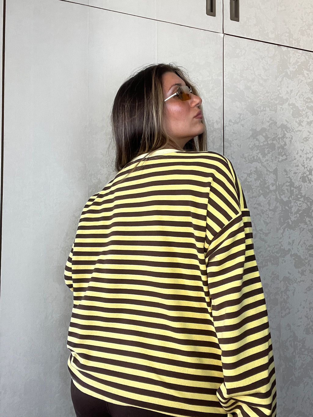 Maglia manica lunga garzata a righe marroni e gialle oversize